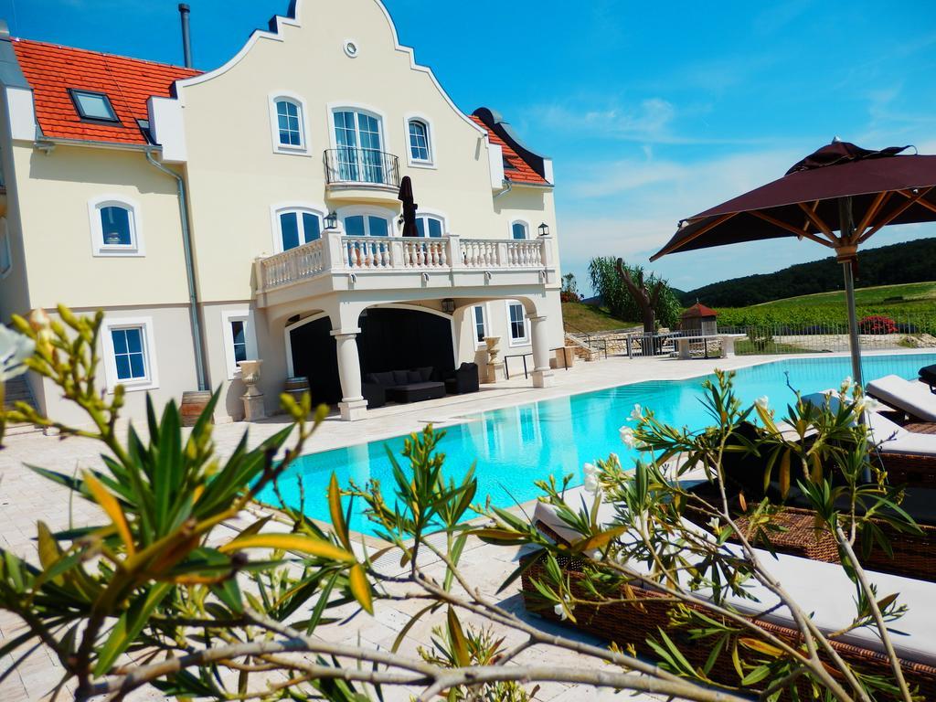 Hotel Liszkay Borkúria Monoszlo Zewnętrze zdjęcie