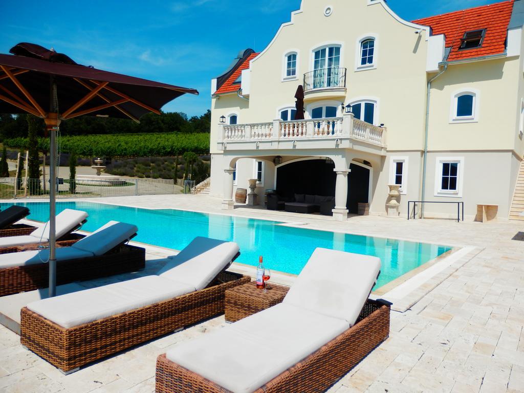 Hotel Liszkay Borkúria Monoszlo Zewnętrze zdjęcie