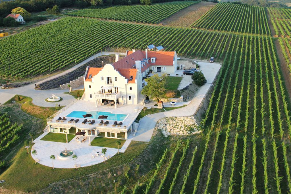 Hotel Liszkay Borkúria Monoszlo Zewnętrze zdjęcie