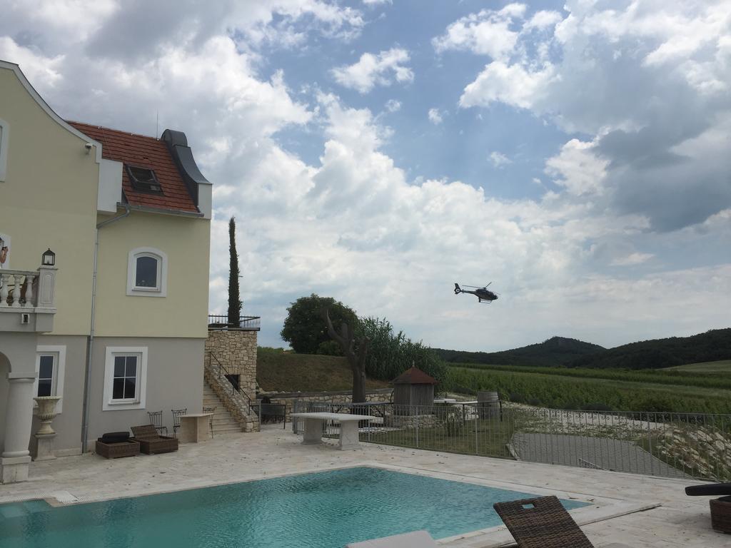 Hotel Liszkay Borkúria Monoszlo Zewnętrze zdjęcie